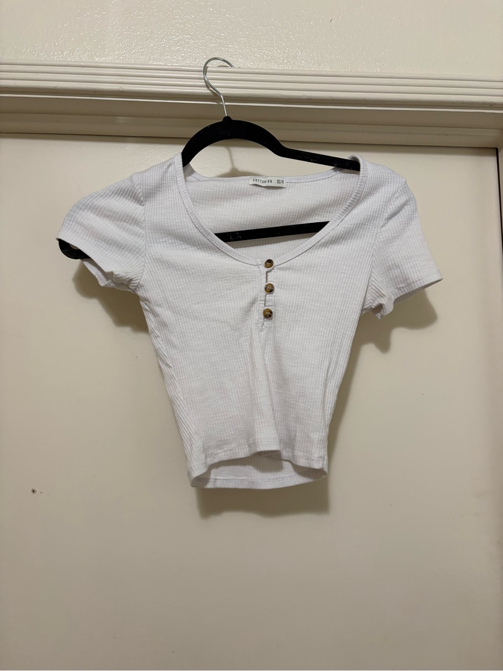 COTTON ON WHITE RIBBED BUTTON FRONT CROP TOP XS/S